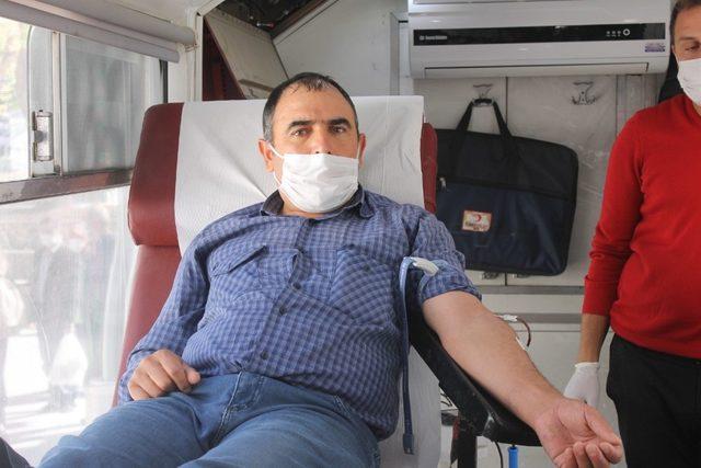 ‘Kan ver Afyon’ kampanyasına destek sürüyor