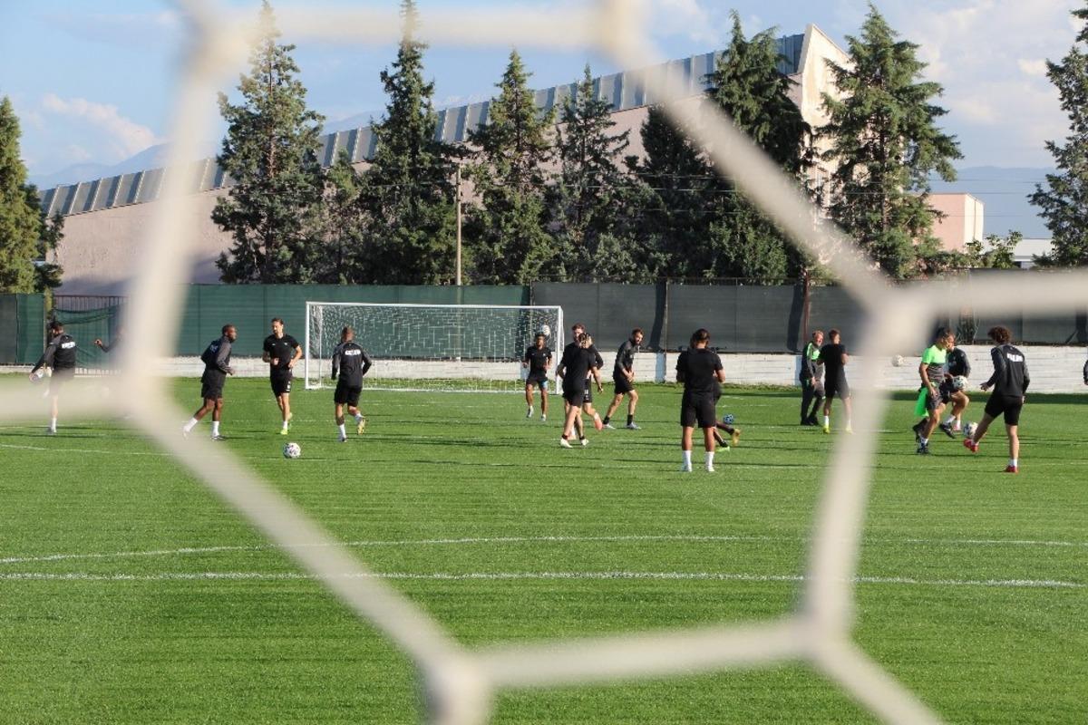 Denizlispor, Beşiktaş hazırlıklarını s&uuml;rd&uuml;r&uuml;yor
