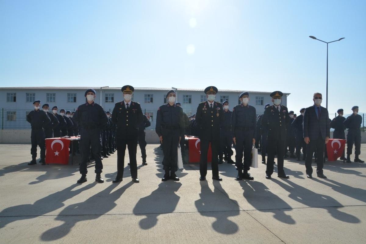 İzmir&rsquo;de kısa d&ouml;nem askerler yemin etti