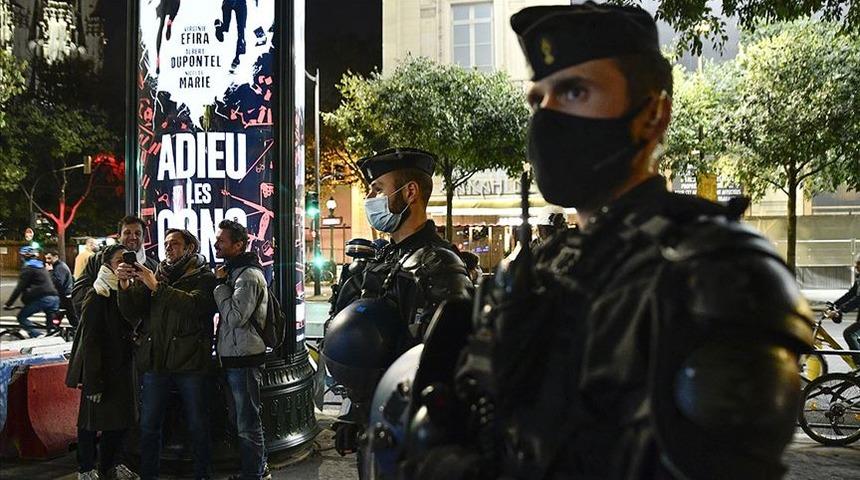 Fransa'da sokağa &ccedil;ıkma yasağı uygulanacak b&ouml;lge sayısı 54'e y&uuml;kseltildi