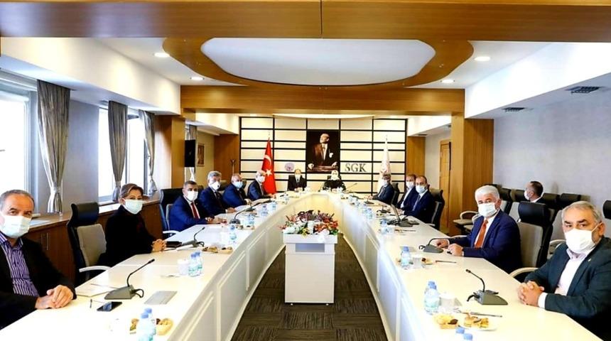 Bakan Sel&ccedil;uk, Sağlık Aile ve Sosyal İşler Komisyonu ağırladı