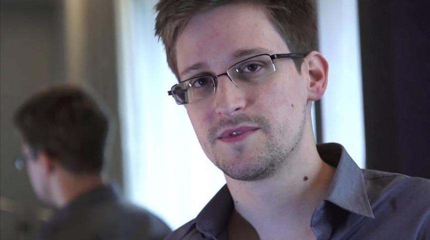 Rusya'dan eski CIA çalışanı Edward Snowden’a 'kalıcı oturma izni'