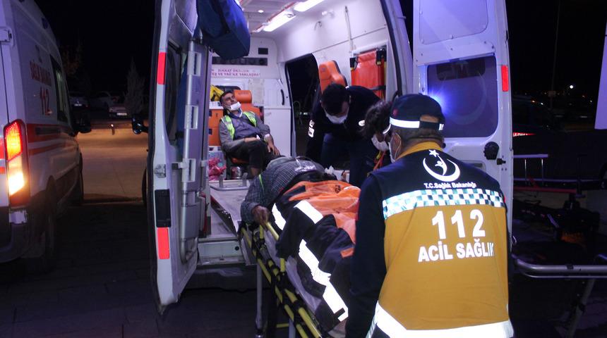 İş&ccedil;i taşıyan minib&uuml;s devrildi: 14 yaralı