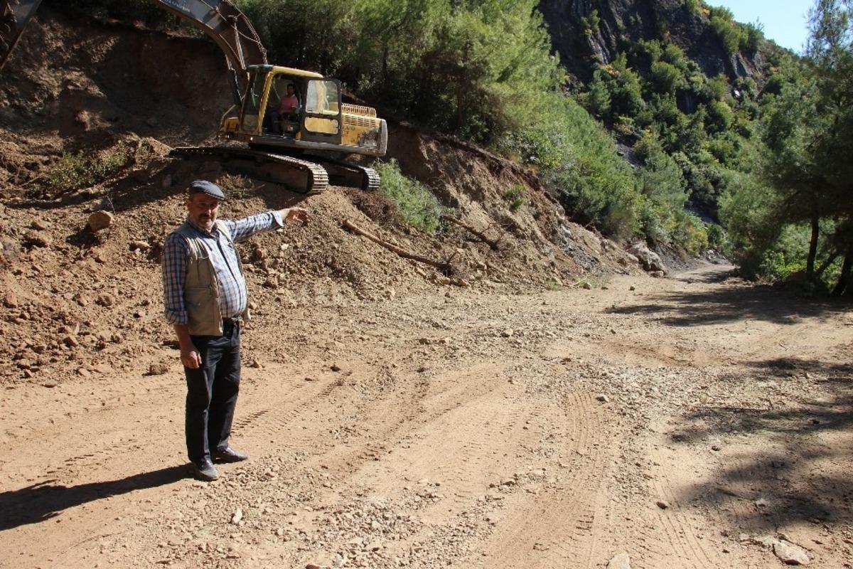 Aşağı Kayacık Muhtarı Yaşar&rsquo;dan &Ccedil;er&ccedil;ioğlu&rsquo;na yol teşekk&uuml;r&uuml;