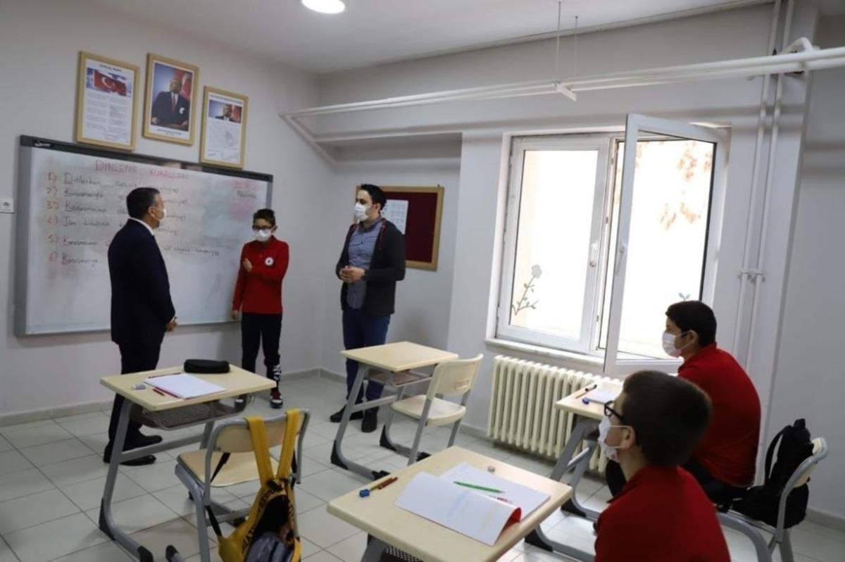 Vali Atay &ouml;zel &ouml;ğrencileri ziyaret etti