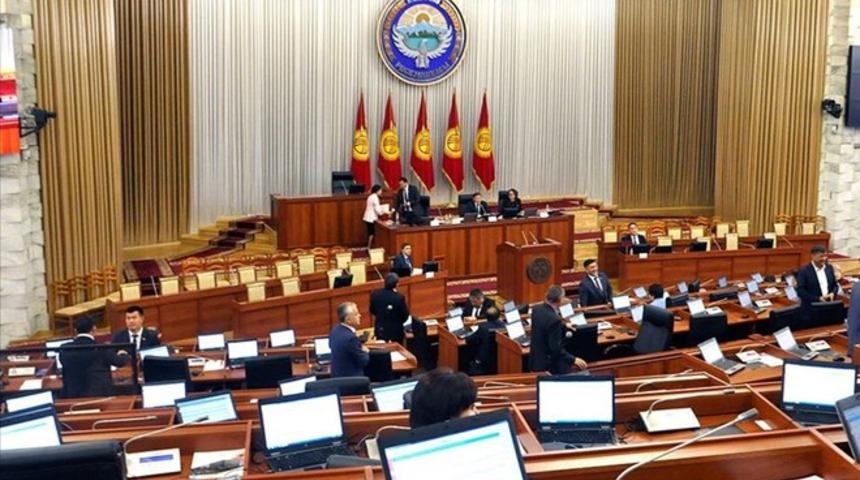 Kırgızistan'da seçimler askıya alındı