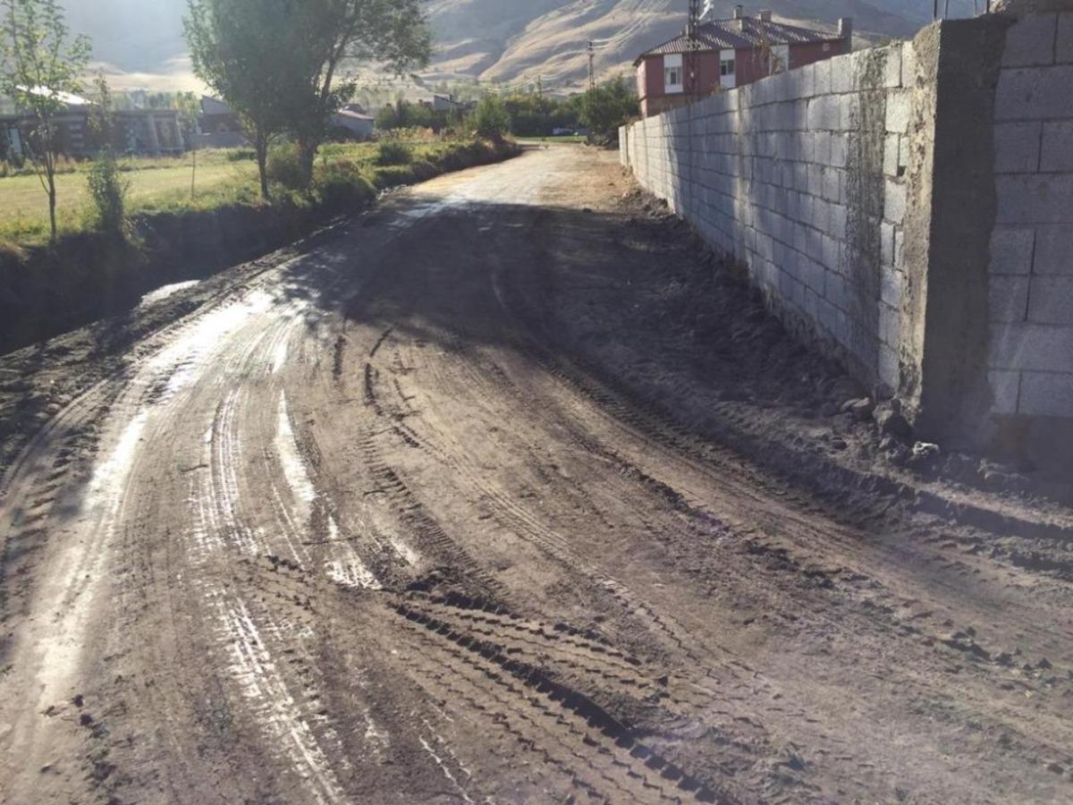G&uuml;roymak&rsquo;ta sulama kanalları ve imar yollarında &ccedil;alışma