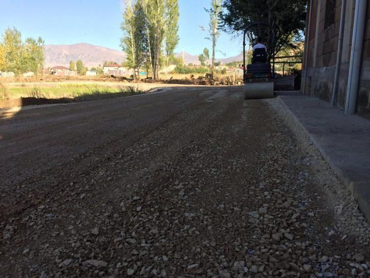 Güroymak’ta sulama kanalları ve imar yollarında çalışma G4