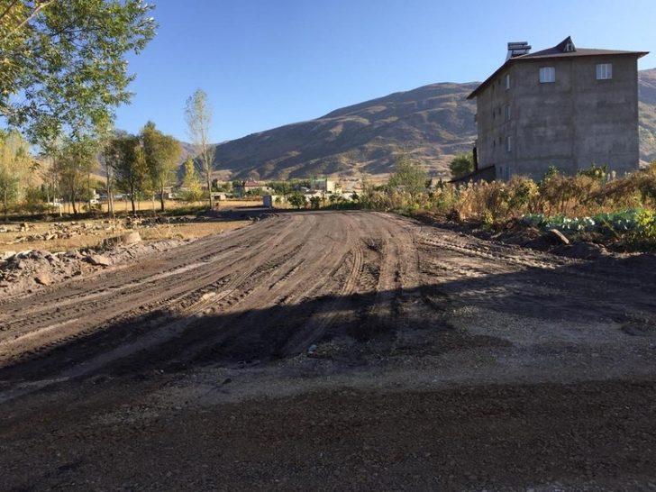 Güroymak’ta sulama kanalları ve imar yollarında çalışma G5