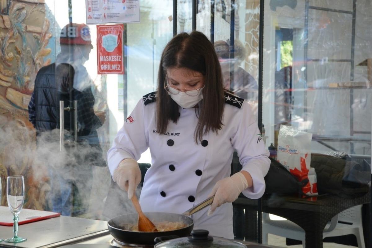 Gastro-İzmit gen&ccedil; şeflerin yarışmasıyla devam etti
