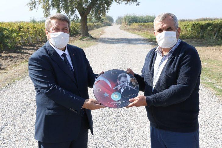 Saruhanlı’da muhtarlardan Başkan Ergün’e asfalt teşekkürü G4