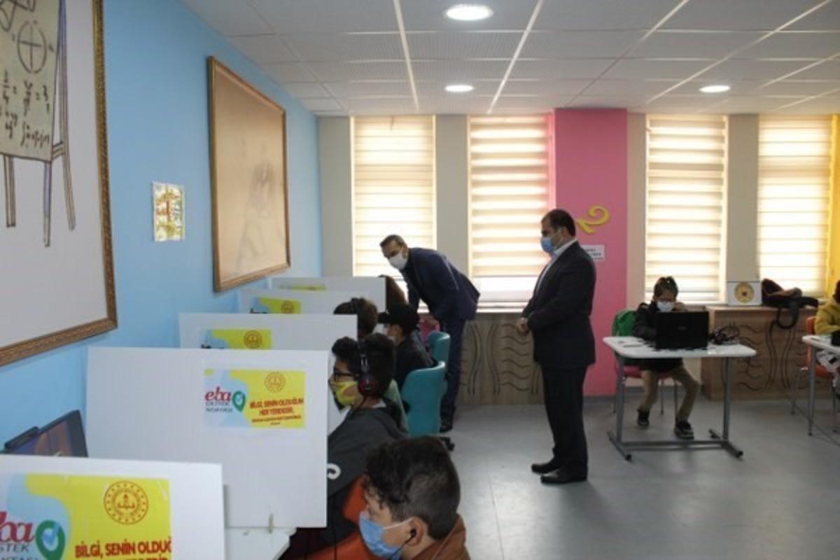 Kaymakam &Ccedil;i&ccedil;ek &rsquo;EBA&rsquo; sınıfını inceledi