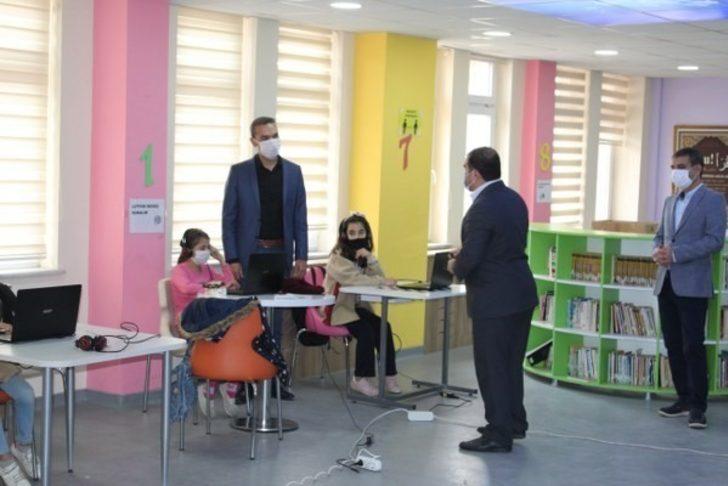 Kaymakam Çiçek ’EBA’ sınıfını inceledi G2