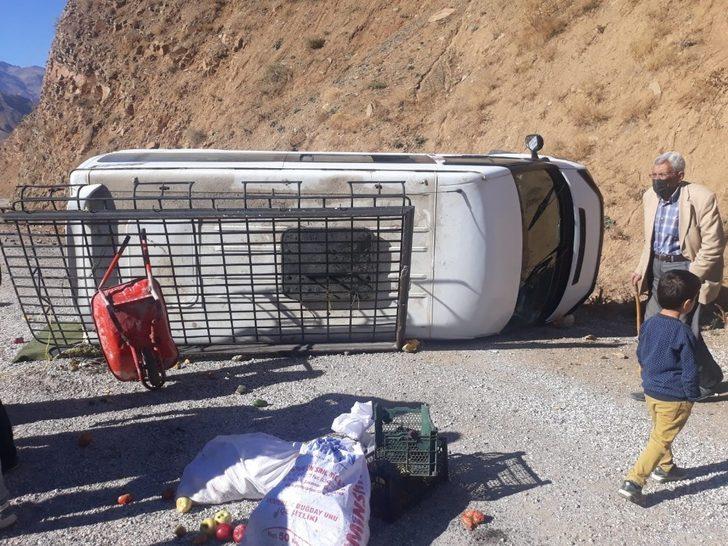 Minibüs yoldan çıktı: 5 yaralı G1