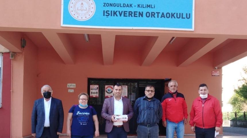 İhtiya&ccedil; sahibi &ouml;ğrencilere tablet desteği