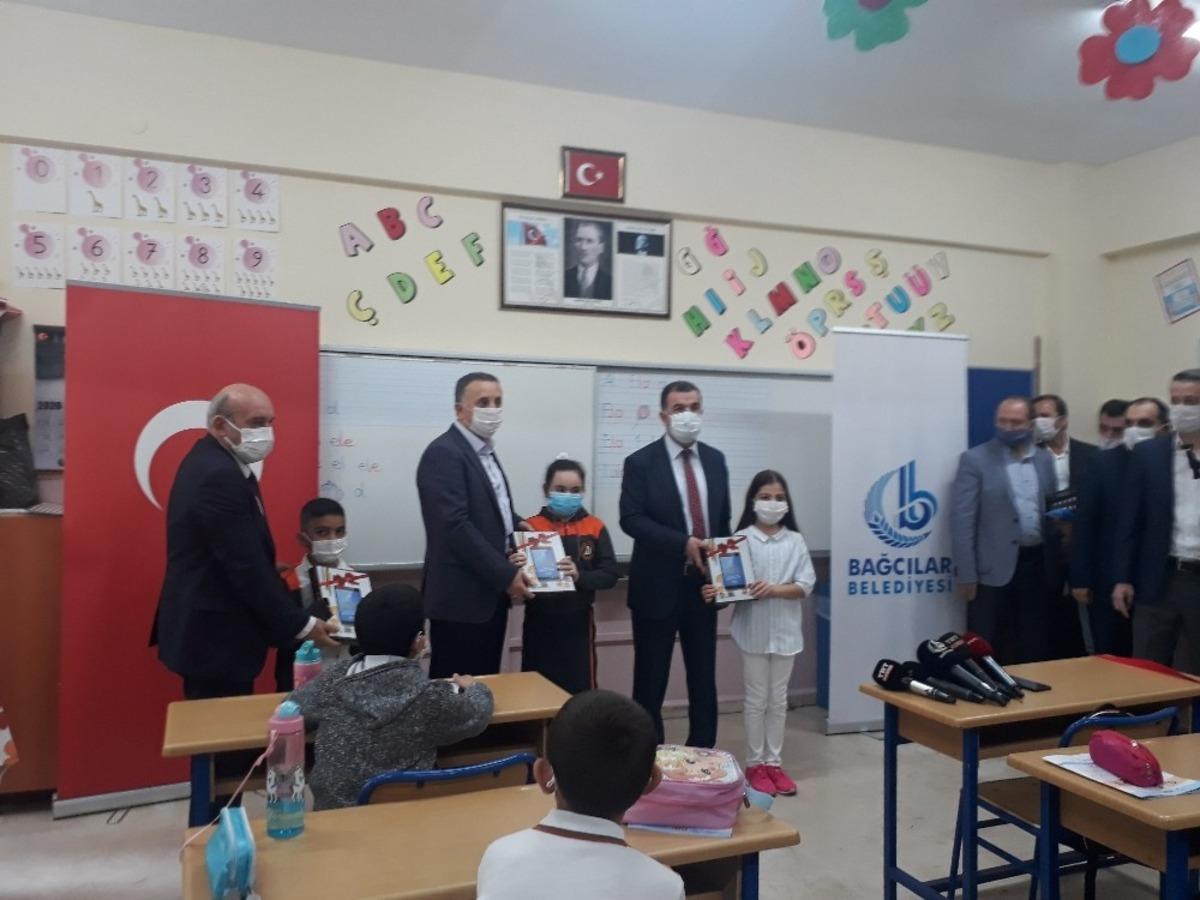 Bağcılar&rsquo;da 10 bin tablet dağıtımına başlandı