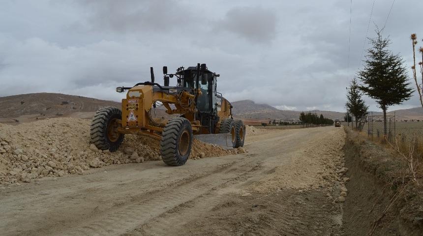 Korkuteli Karabayır grup yolunda stabilize yol çalışması