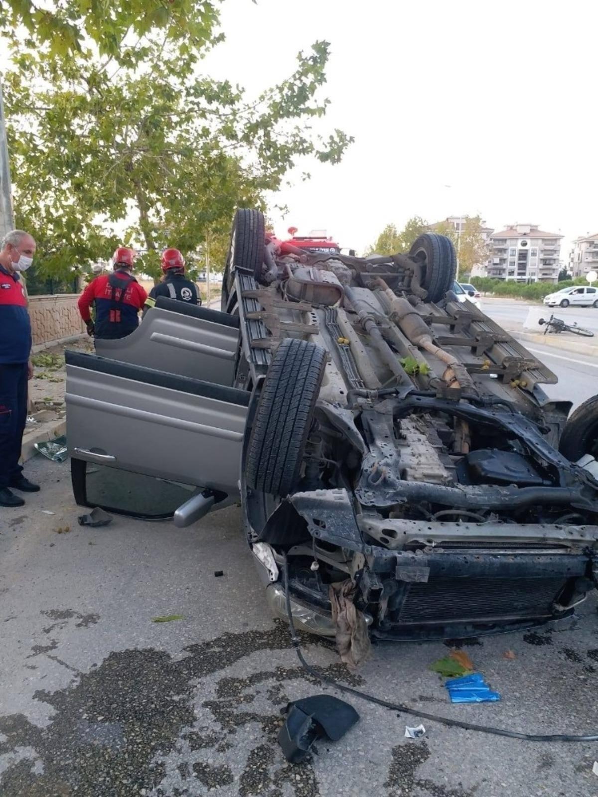 Ters d&ouml;nen cip i&ccedil;erisinden yaralı olarak kurtarıldı