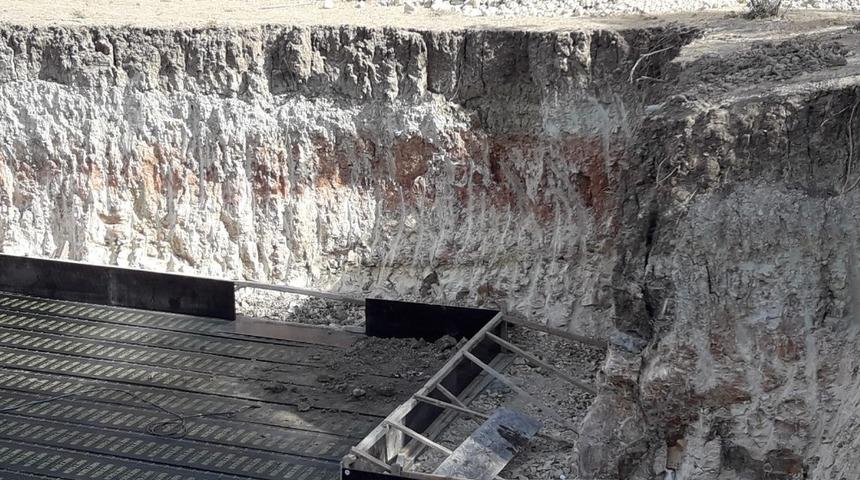 H&uuml;kumet konağı inşaatında toprak kaydı: 1 yaralı