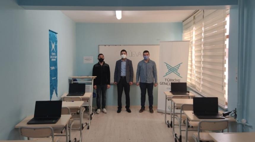 Uzaktan eğitim g&ouml;ren gen&ccedil;ler i&ccedil;in &lsquo;EBA&rsquo; destek noktası&rsquo; oluşturuldu