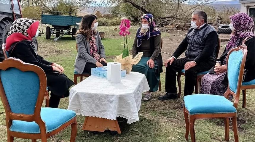 Vali &Ouml;ner&rsquo;in eşinden Şehit Ailelerine ziyaret