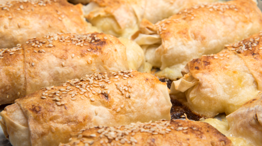 İster hazır yufkadan olsun ister el açması! Bu yöntem böreği puf puf yapıyor