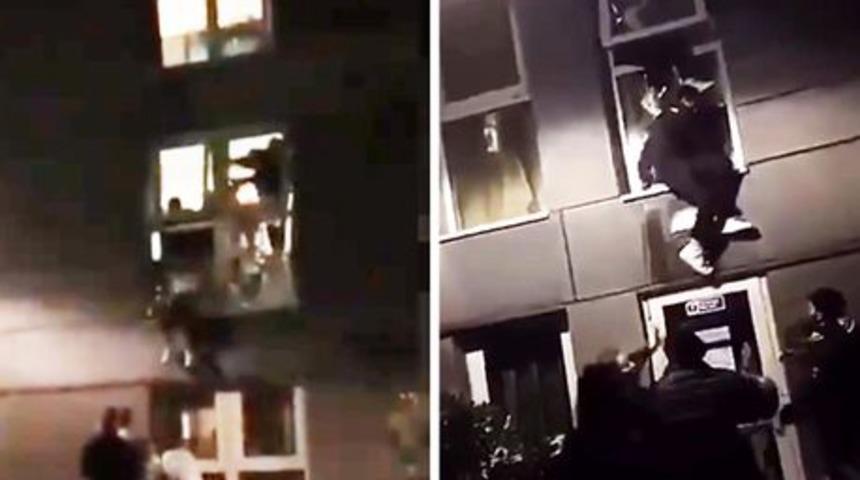 Karşılarında polisi g&ouml;r&uuml;nce camlardan atladılar