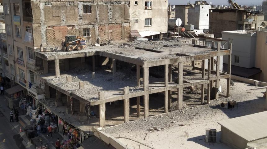 İnşaat halindeki binanın yıkımında sona doğru