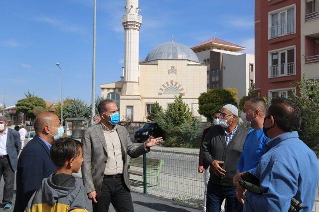 Niğde Belediye Başkanı Özdemir, Cuma Çıkışında Vatandaşların sorunlarını dinledi