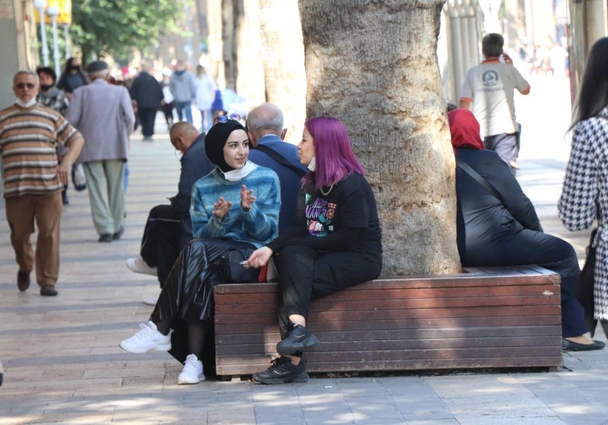 Tiryakiler Denizli&rsquo;de alınan sigara yasağını dinlemiyor