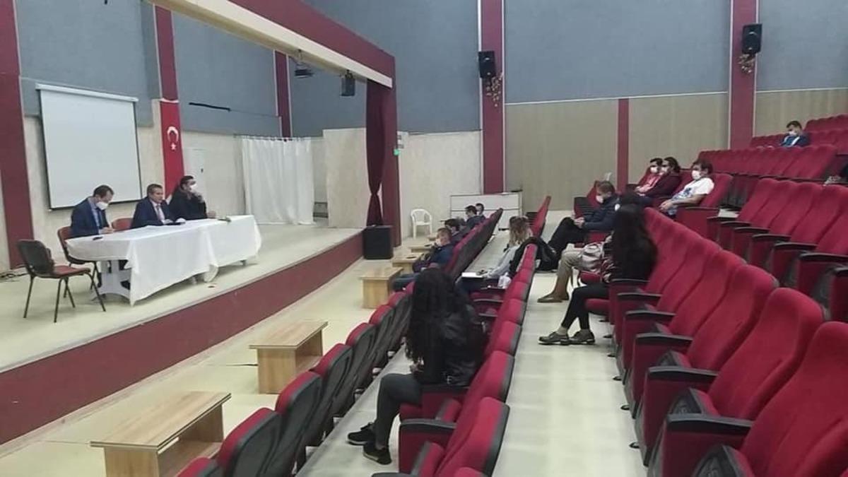 Sağlık M&uuml;d&uuml;r&uuml; Ayg&ouml;ren G&ouml;lhisar da Kovid-19 İl&ccedil;eler toplantısını yaptı.