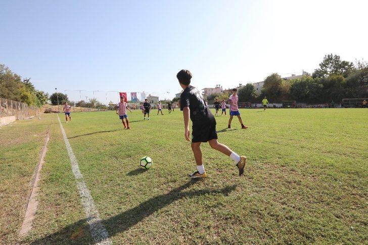Başkan Tarhan, Cumhuriyet Kupası Futbol Turnuvasının başlama vuruşunu yaptı G3
