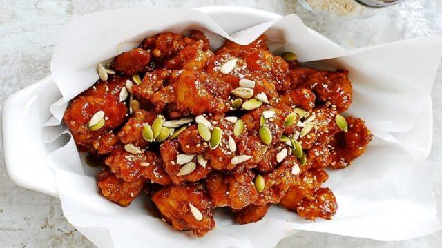 Acı Tatlı Soslu Tavuk (Dakgangjeong) nasıl yapılır? Acı Tatlı Soslu Tavuk tarifi nedir? Acı Tatlı Soslu Tavuk malzemeleri nelerdir?