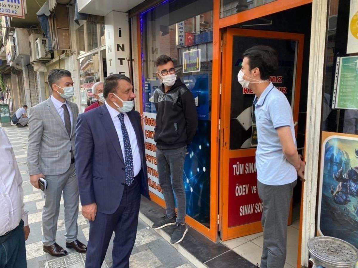 G&uuml;rkan, Halfettin Mahallesi esnaflarıyla bir araya geldi