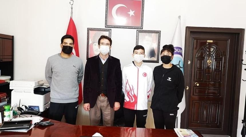 Özel eğitim kurumunda ücretsiz okuma hakkı elde etti