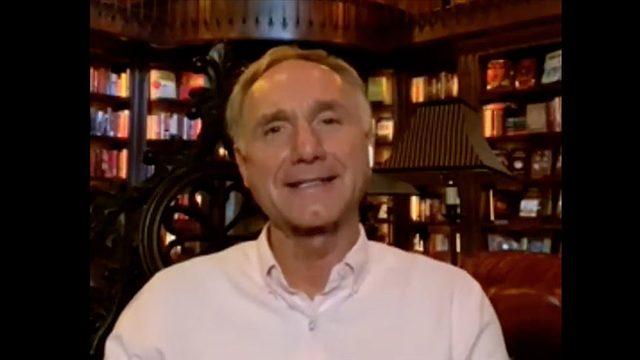 Dan Brown: Dünyada en sevdiğim şehir İstanbul! Dünyaca ünlü yazar Dan Brown kimdir? Dan Brown kitapları nelerdir?