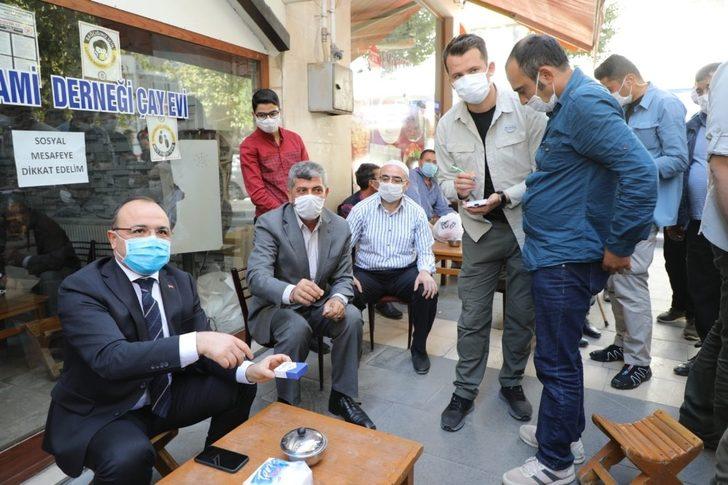 Elazığ Valisi, iş talebinde bulunan genç adama sigarayı bıraktırdı G3