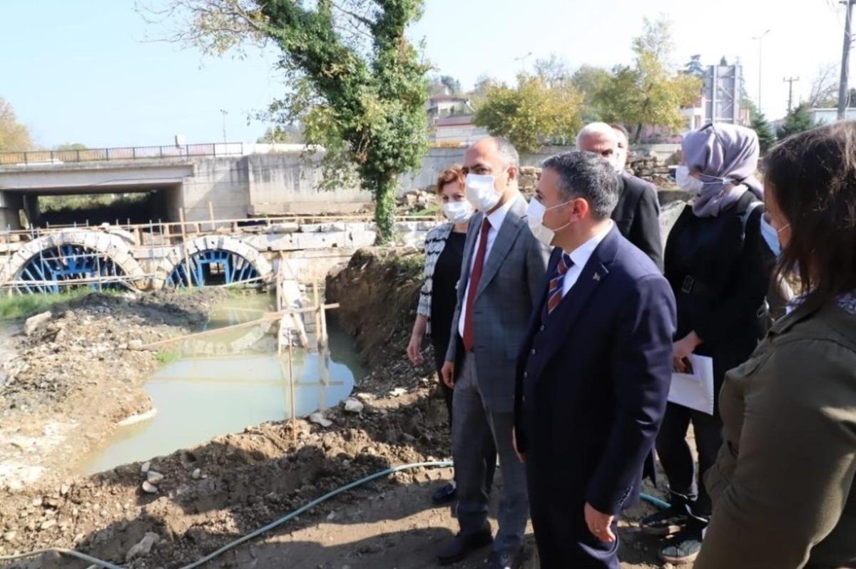 Vali Atay Roma d&ouml;nemine ait tarihi taş k&ouml;pr&uuml;y&uuml; inceledi