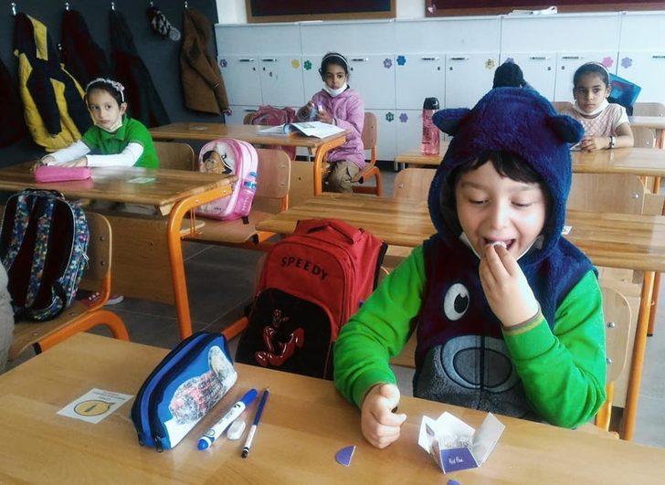 Teneffüste öğrencilerin ağızları ’Afyon Lokumu’ tatlandırdı G4