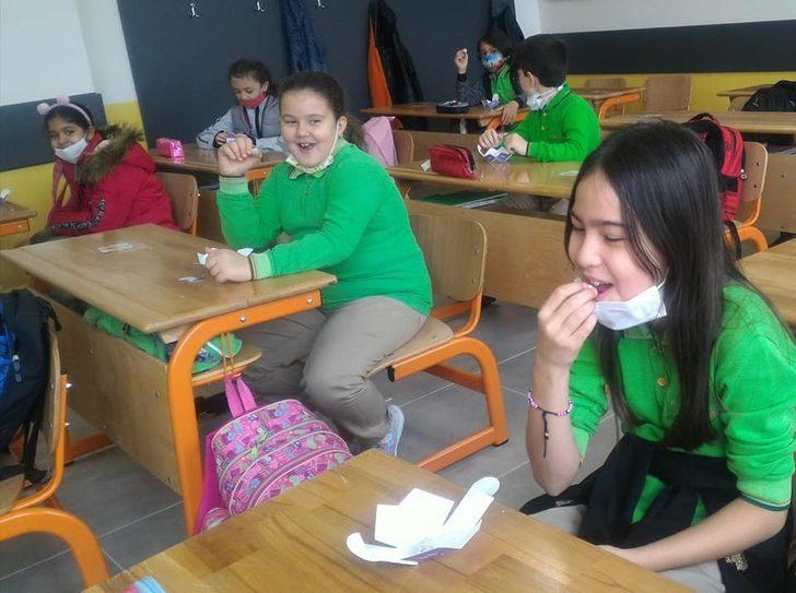 Teneffüste öğrencilerin ağızları ’Afyon Lokumu’ tatlandırdı G5