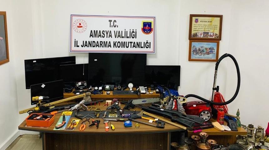 Jandarma hırsızları su&ccedil;&uuml;st&uuml; yakaladı