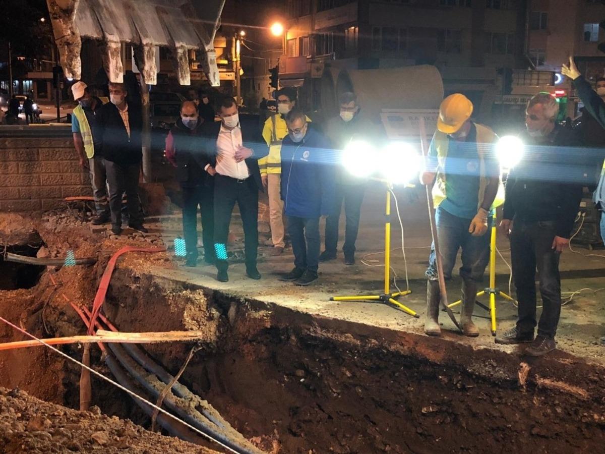 Balıkesir&rsquo;de BASKİ yeni yağmur suyu borularını d&ouml;ş&uuml;yor