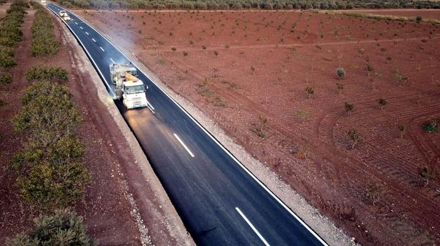 Asfaltlanan yolların &ccedil;izgileri &ccedil;iziliyor