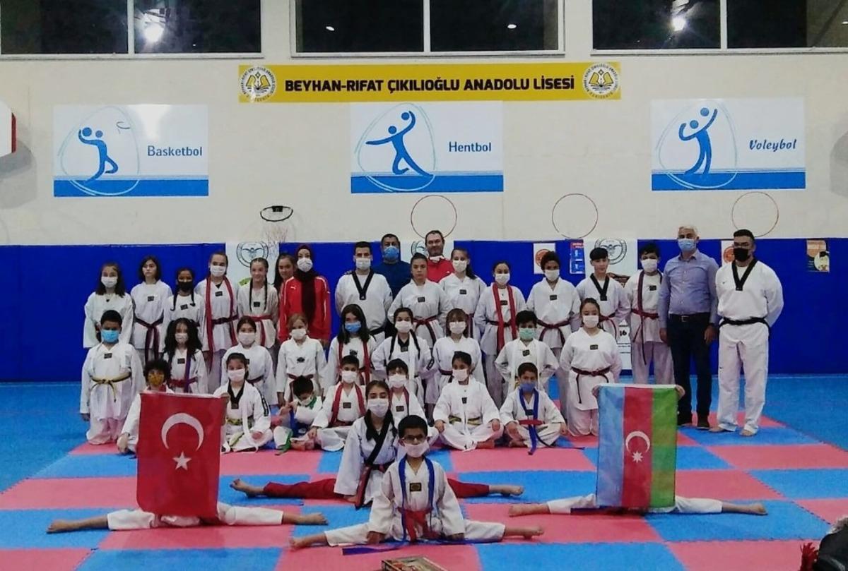 Taekwondocular kuşak sınavında maharetlerini g&ouml;sterdi