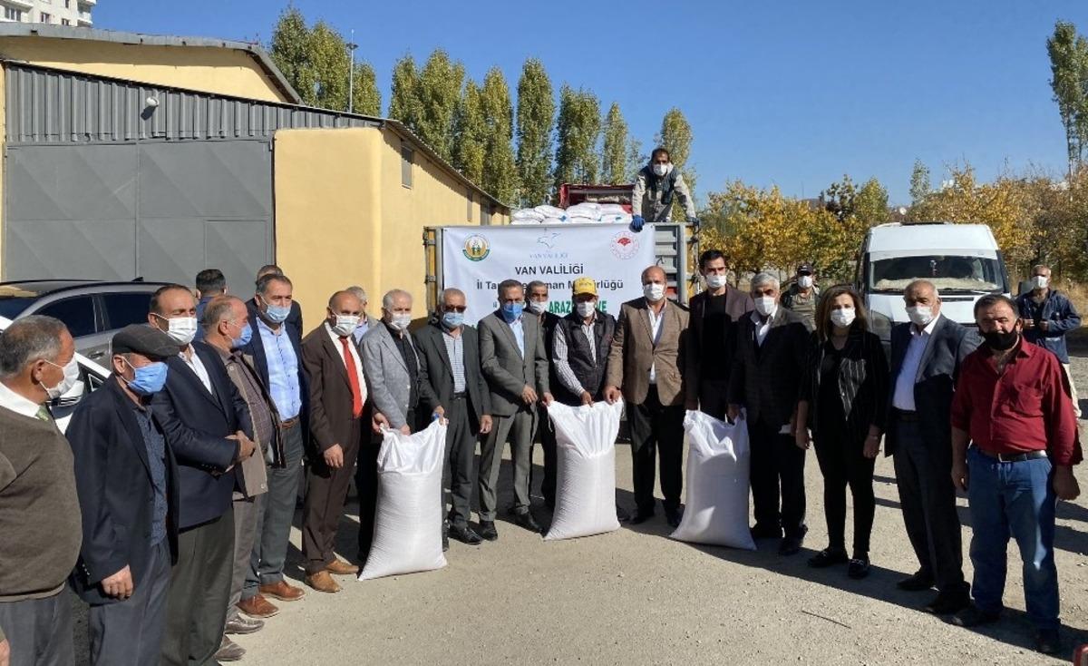 Vanlı &ccedil;ift&ccedil;iye tohum desteği yapıldı