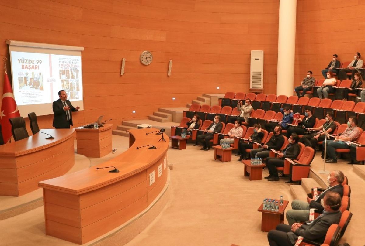 Akhisar Belediyesi 500 g&uuml;nl&uuml;k hizmetlerini duyurdu