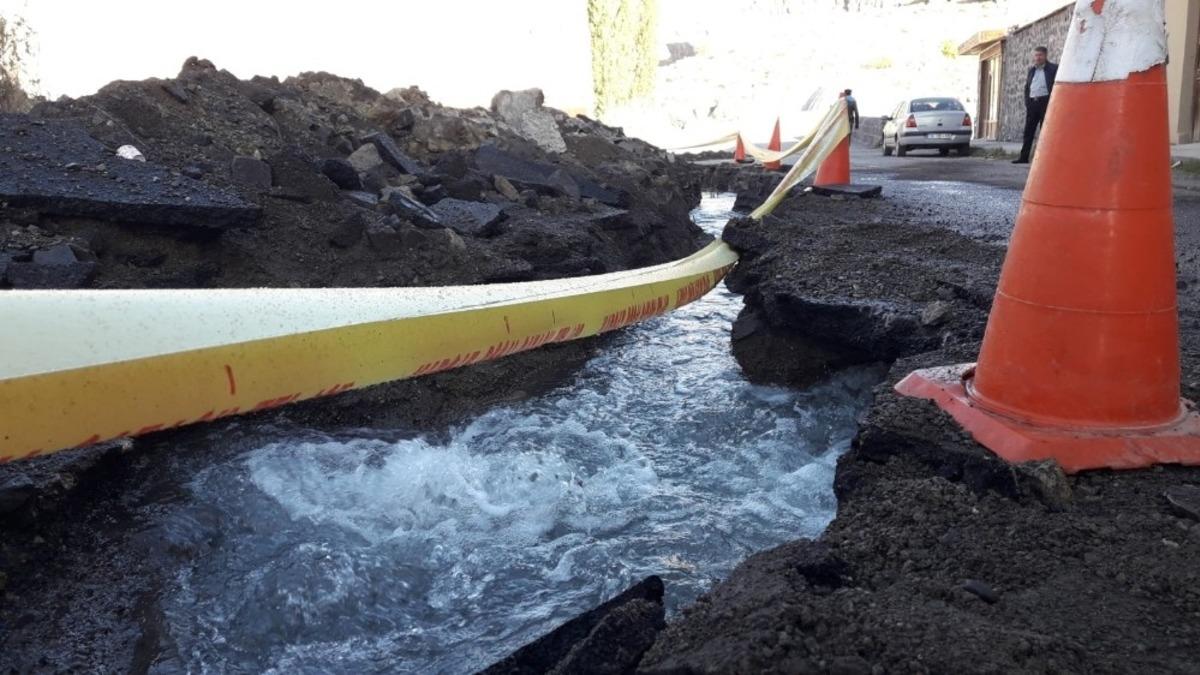 Kars&rsquo;ta i&ccedil;me suyu şebekesi patladı