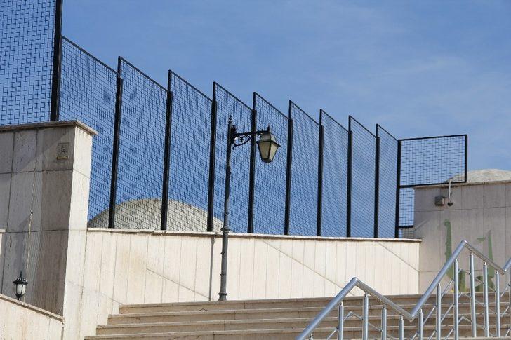 AKM’ye tel örgülü intihar önlemi G4