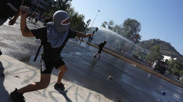 Şili’de referandum öncesi halk sokaklara döküldü