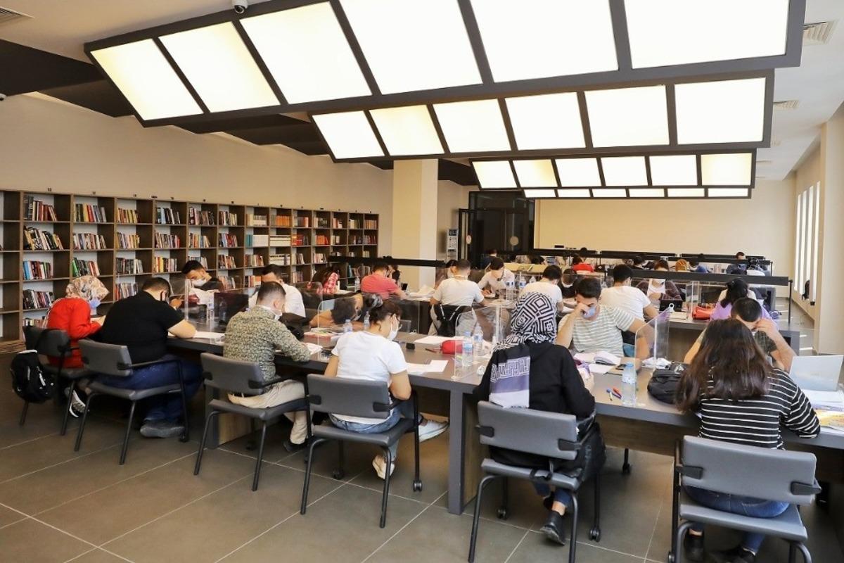 K&uuml;t&uuml;phanelere &ouml;ğrencilerden yoğun ilgi